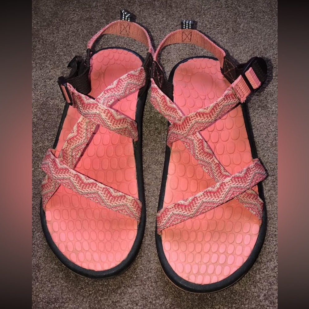 Coral colored big girls sandals sz 6 OR women’s sz 8